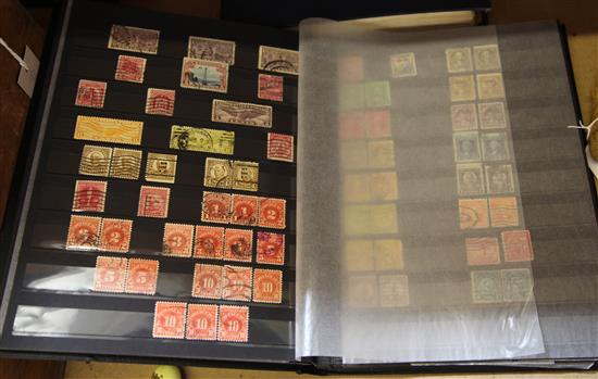 2 albums of American stamps